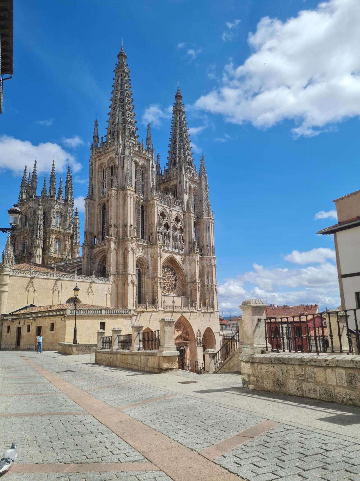 Urban Burgos Exterior foto